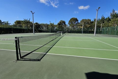 House in Doral, Florida 4 bedrooms, 258.73 sq.m. № 2052847 - photo 26