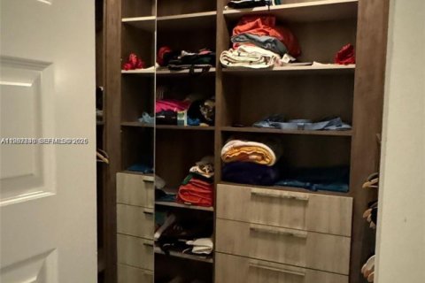 House in Doral, Florida 4 bedrooms, 258.73 sq.m. № 2052847 - photo 14