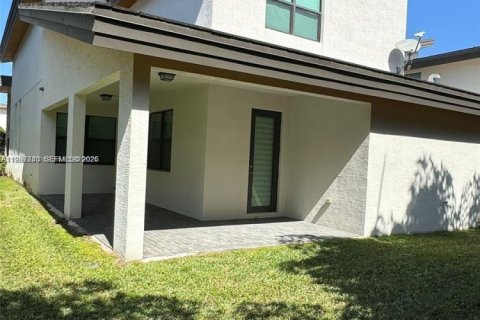 House in Doral, Florida 4 bedrooms, 258.73 sq.m. № 2052847 - photo 2