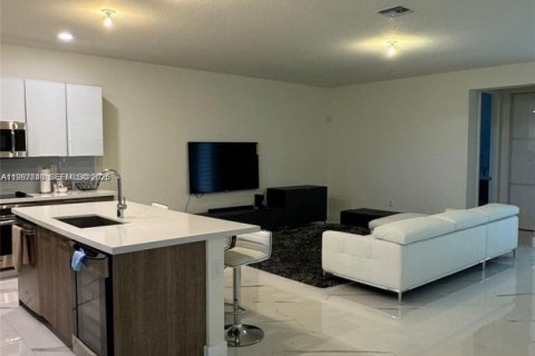 House in Doral, Florida 4 bedrooms, 258.73 sq.m. № 2052847 - photo 7