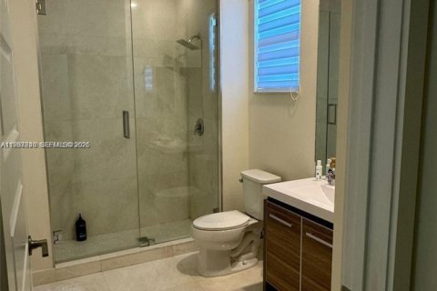 House in Doral, Florida 4 bedrooms, 258.73 sq.m. № 2052847 - photo 16