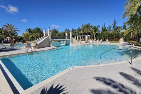 House in Doral, Florida 4 bedrooms, 258.73 sq.m. № 2052847 - photo 23