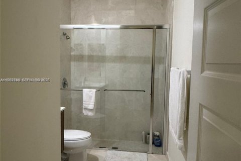 House in Doral, Florida 4 bedrooms, 258.73 sq.m. № 2052847 - photo 18