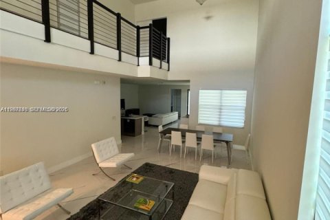 House in Doral, Florida 4 bedrooms, 258.73 sq.m. № 2052847 - photo 4