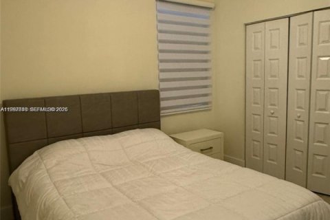 House in Doral, Florida 4 bedrooms, 258.73 sq.m. № 2052847 - photo 15