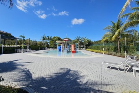 House in Doral, Florida 4 bedrooms, 258.73 sq.m. № 2052847 - photo 24