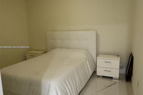 House in Doral, Florida 4 bedrooms, 258.73 sq.m. № 2052847 - photo 17