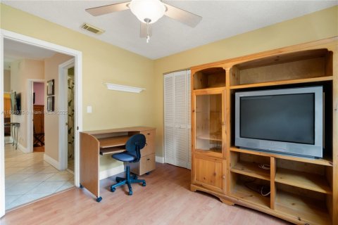 Townhouse in Miami, Florida 3 bedrooms, 99.41 sq.m. № 1944004 - photo 14