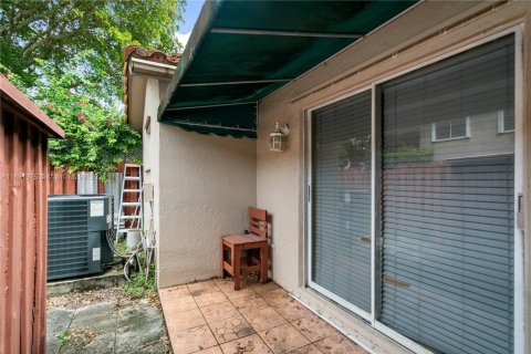 Townhouse in Miami, Florida 3 bedrooms, 99.41 sq.m. № 1944004 - photo 19