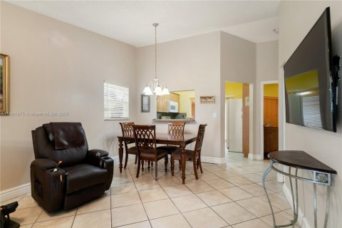 Townhouse in Miami, Florida 3 bedrooms, 99.41 sq.m. № 1944004 - photo 4