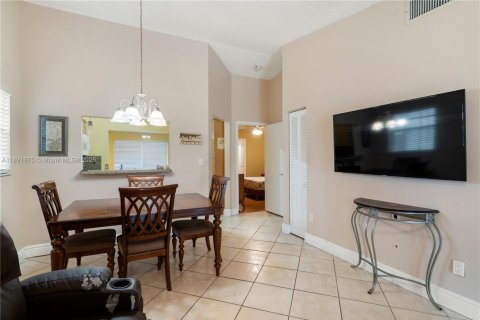 Townhouse in Miami, Florida 3 bedrooms, 99.41 sq.m. № 1944004 - photo 5