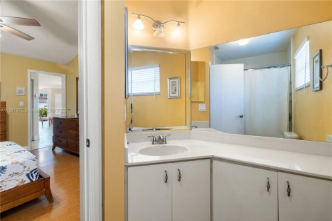 Townhouse in Miami, Florida 3 bedrooms, 99.41 sq.m. № 1944004 - photo 12