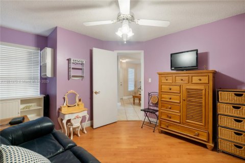 Townhouse in Miami, Florida 3 bedrooms, 99.41 sq.m. № 1944004 - photo 17