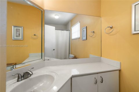 Townhouse in Miami, Florida 3 bedrooms, 99.41 sq.m. № 1944004 - photo 13