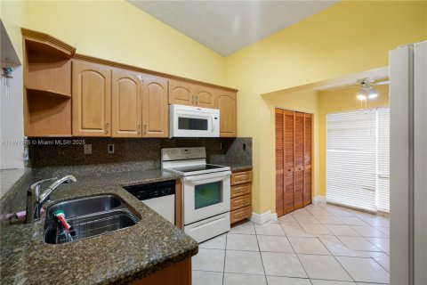 Townhouse in Miami, Florida 3 bedrooms, 99.41 sq.m. № 1944004 - photo 6