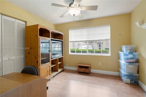 Townhouse in Miami, Florida 3 bedrooms, 99.41 sq.m. № 1944004 - photo 15