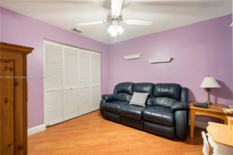 Townhouse in Miami, Florida 3 bedrooms, 99.41 sq.m. № 1944004 - photo 16