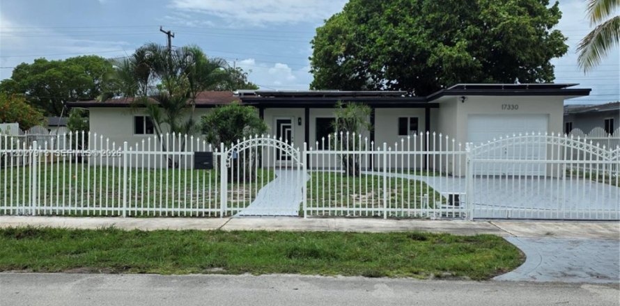 Villa ou maison à Miami Gardens, Floride 3 chambres, 136.19 m2 № 2088403