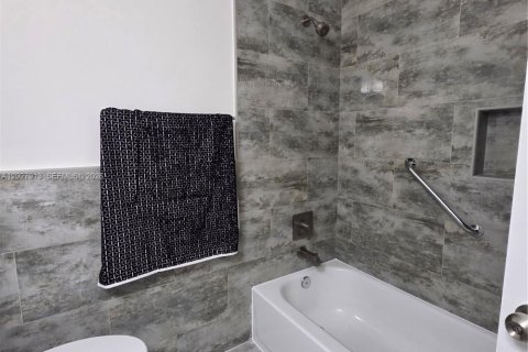 Villa ou maison à vendre à Miami Gardens, Floride: 3 chambres, 136.19 m2 № 2088403 - photo 10