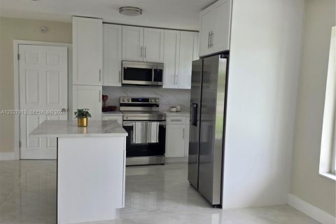 Villa ou maison à vendre à Miami Gardens, Floride: 3 chambres, 136.19 m2 № 2088403 - photo 5