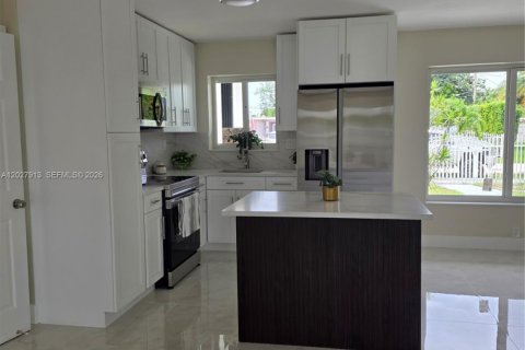 Villa ou maison à vendre à Miami Gardens, Floride: 3 chambres, 136.19 m2 № 2088403 - photo 4