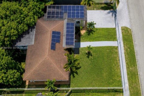 Villa ou maison à vendre à Miami Gardens, Floride: 3 chambres, 136.19 m2 № 2088403 - photo 2