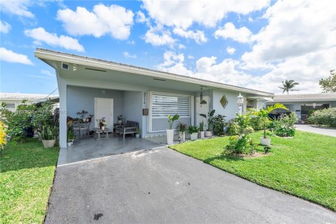House in Hollywood, Florida 2 bedrooms, 102.01 sq.m. № 1729461 - photo 2
