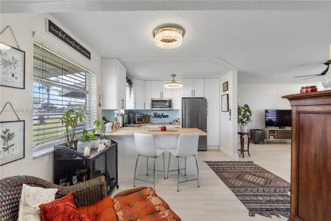 House in Hollywood, Florida 2 bedrooms, 102.01 sq.m. № 1729461 - photo 7