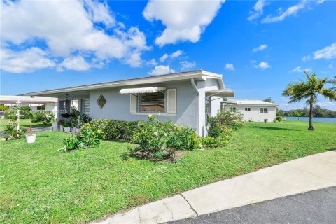 House in Hollywood, Florida 2 bedrooms, 102.01 sq.m. № 1729461 - photo 1
