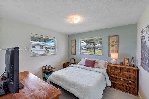House in Hollywood, Florida 2 bedrooms, 102.01 sq.m. № 1729461 - photo 11
