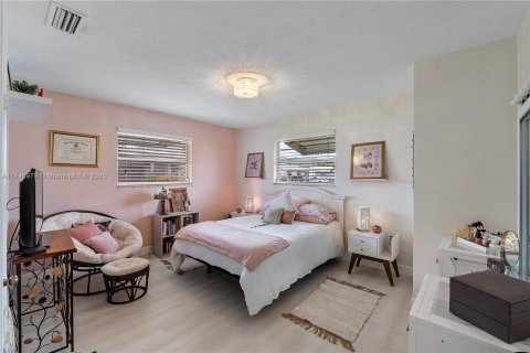 House in Hollywood, Florida 2 bedrooms, 102.01 sq.m. № 1729461 - photo 9