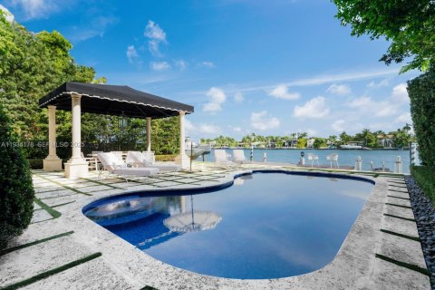 Casa en alquiler en Miami Beach, Florida, 6 dormitorios, 469.53 m2 № 1993639 - foto 3