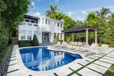 Casa en alquiler en Miami Beach, Florida, 6 dormitorios, 469.53 m2 № 1993639 - foto 2