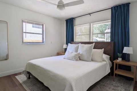 Immobilier commercial à vendre à Sarasota, Floride: 1 chambre, 157.56 m2 № 2415110 - photo 8