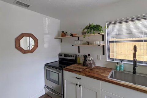 Immobilier commercial à vendre à Sarasota, Floride: 1 chambre, 157.56 m2 № 2415110 - photo 10