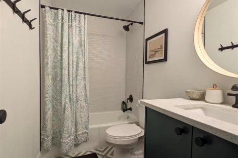 Immobilier commercial à vendre à Sarasota, Floride: 1 chambre, 157.56 m2 № 2415110 - photo 7