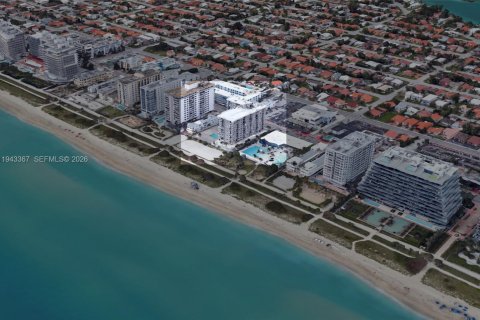 Copropriété à louer à Surfside, Floride: 2 chambres, 95.13 m2 № 2000487 - photo 18