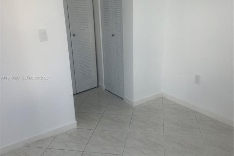 Copropriété à louer à Surfside, Floride: 2 chambres, 95.13 m2 № 2000487 - photo 15