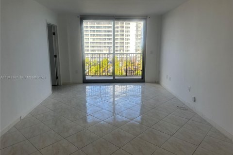 Copropriété à louer à Surfside, Floride: 2 chambres, 95.13 m2 № 2000487 - photo 7