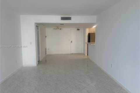 Copropriété à louer à Surfside, Floride: 2 chambres, 95.13 m2 № 2000487 - photo 8