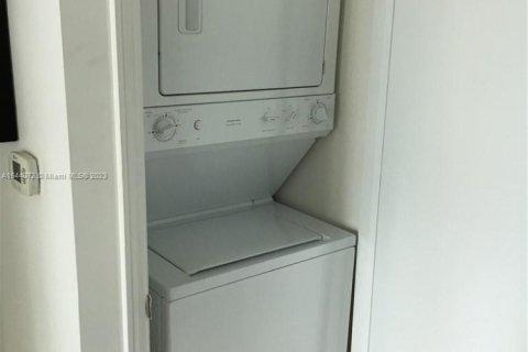 Condo in Miami, Florida, 1 bedroom  № 1867420 - photo 5