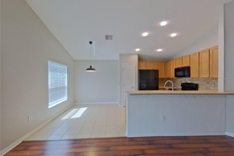 House in Land O' Lakes, Florida 3 bedrooms, 129.51 sq.m. № 1910125 - photo 3
