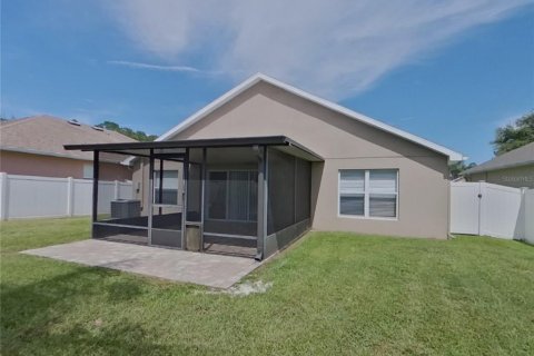 House in Land O' Lakes, Florida 3 bedrooms, 129.51 sq.m. № 1910125 - photo 15