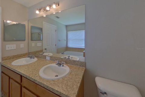 House in Land O' Lakes, Florida 3 bedrooms, 129.51 sq.m. № 1910125 - photo 7