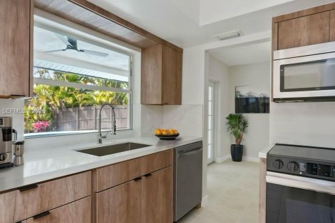 Villa ou maison à vendre à Oakland Park, Floride: 4 chambres, 155.8 m2 № 2050432 - photo 4