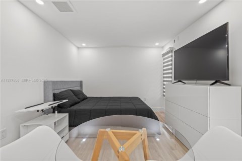 Propiedad comercial en alquiler en Miami, Florida № 1988249 - foto 6