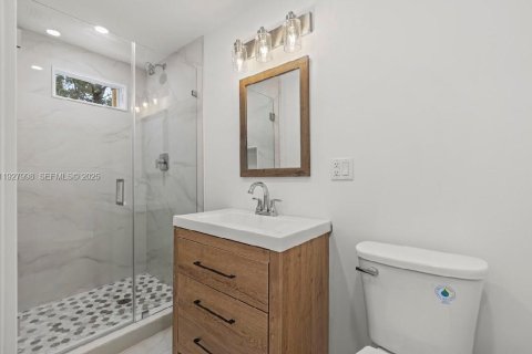 Propiedad comercial en alquiler en Miami, Florida № 1988249 - foto 8