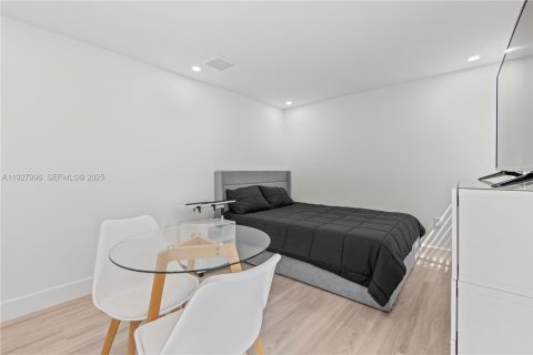 Propiedad comercial en alquiler en Miami, Florida № 1988249 - foto 5