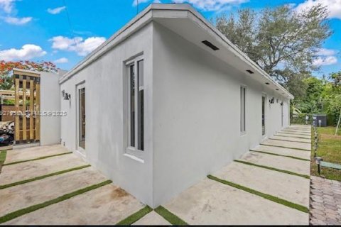 Propiedad comercial en alquiler en Miami, Florida № 1988249 - foto 10