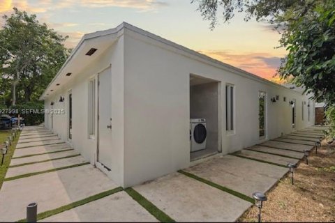 Propiedad comercial en alquiler en Miami, Florida № 1988249 - foto 11